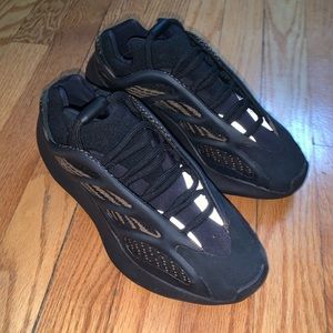 Adidas yeezys 700 V3 ‘clay brown’ size 4 women